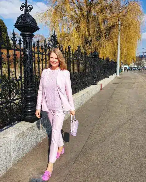 Сиреневый костюм