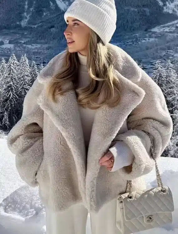 З шапкою біні